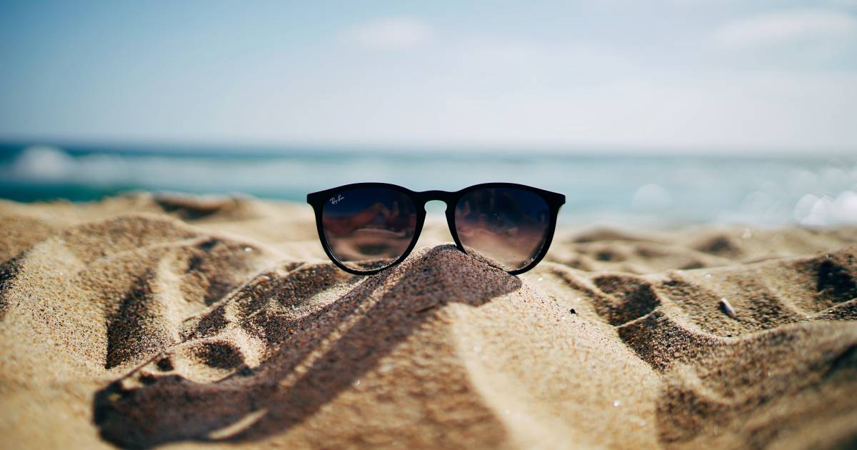 Arielle quest’estate ha buttato 420 euro di occhiali da sole: “Io lo chiamo i miei occhiali da sole karma” |  D’argento