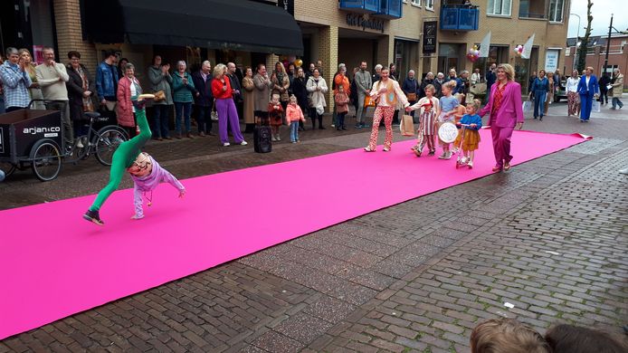 Een radslag op de catwalk kreeg de handen op elkaar.