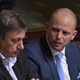 "U staat midden in het grootste mensensmokkelschandaal in jaren": Theo Francken door de mangel gehaald in de Kamer