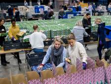 Duizenden pakketten met boodschappen worden in Ahoy ingepakt voor de Voedselbank