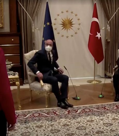 Von der Leyen tegen EU-president over stoelenmisser bij Erdogan: ‘Dit zal ik nooit meer toelaten’