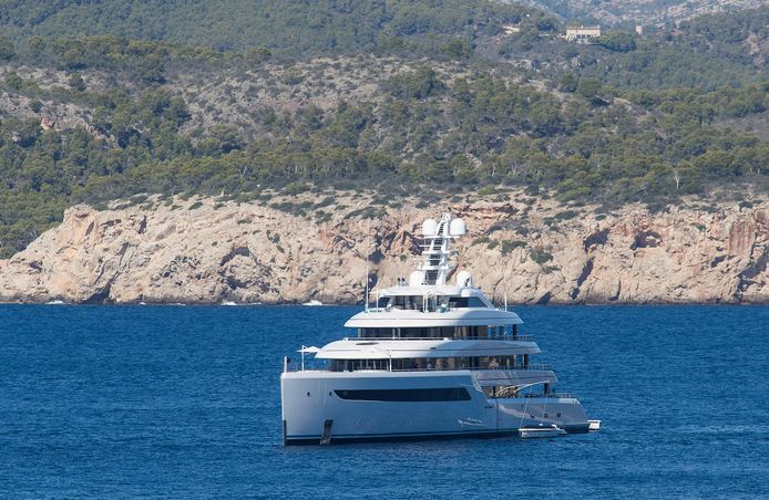 Beeld van vandaag van het luxejacht 'Zen' bij het Spaanse eiland Mallorca. Jack Ma zou op dit jacht zitten.