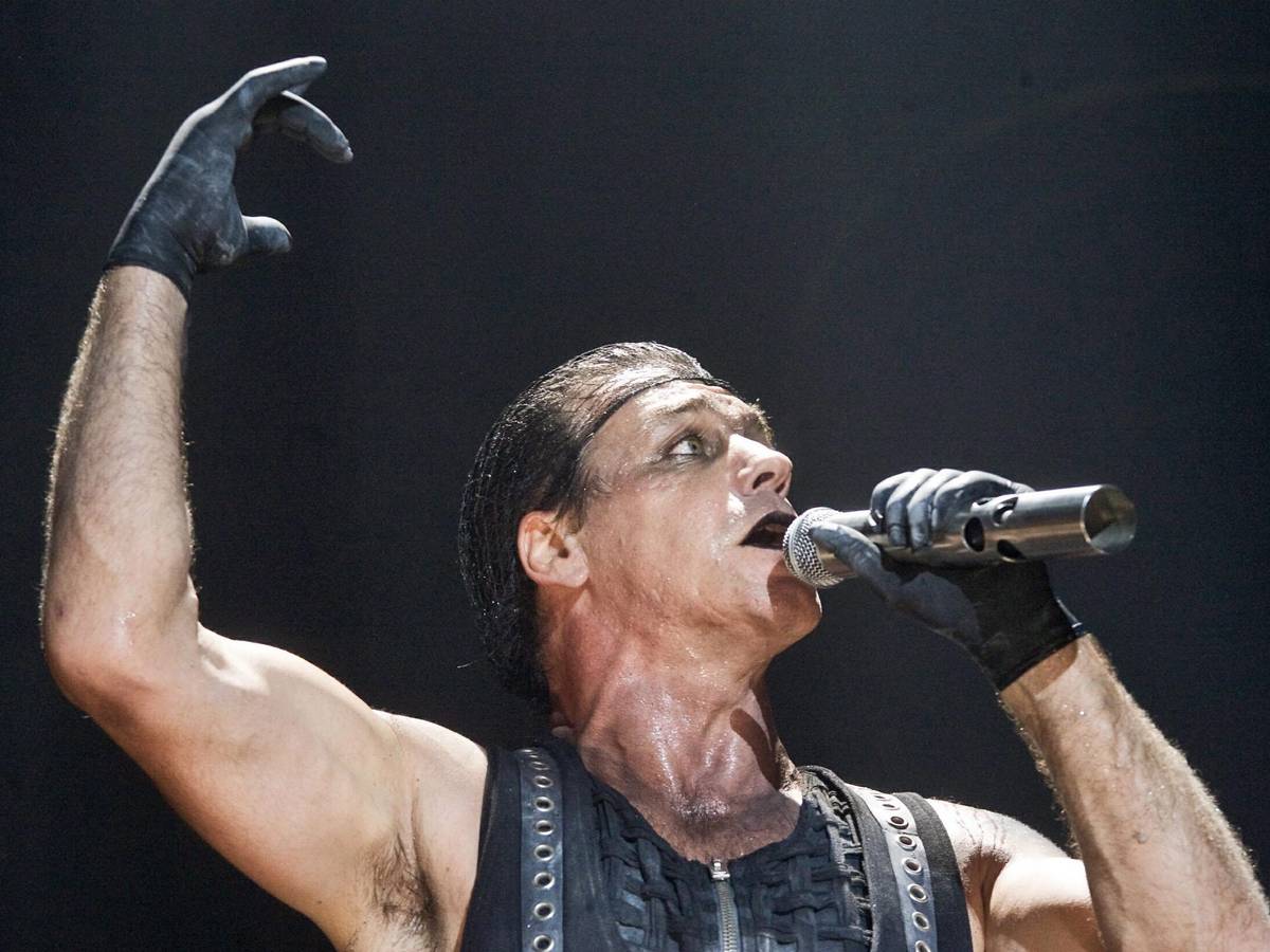 Rammstein reageert na nieuwe beschuldigingen wangedrag frontman Till  Lindemann | Show | bd.nl