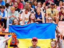 Emoties op de tribune en het veld: Oekraïense vluchtelingen zien ‘hun’ club spelen tegen FC Utrecht