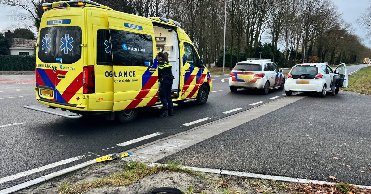 Opnieuw scholier aangereden op beruchte kruising in Putten: fiets belandt honderd meter verderop.