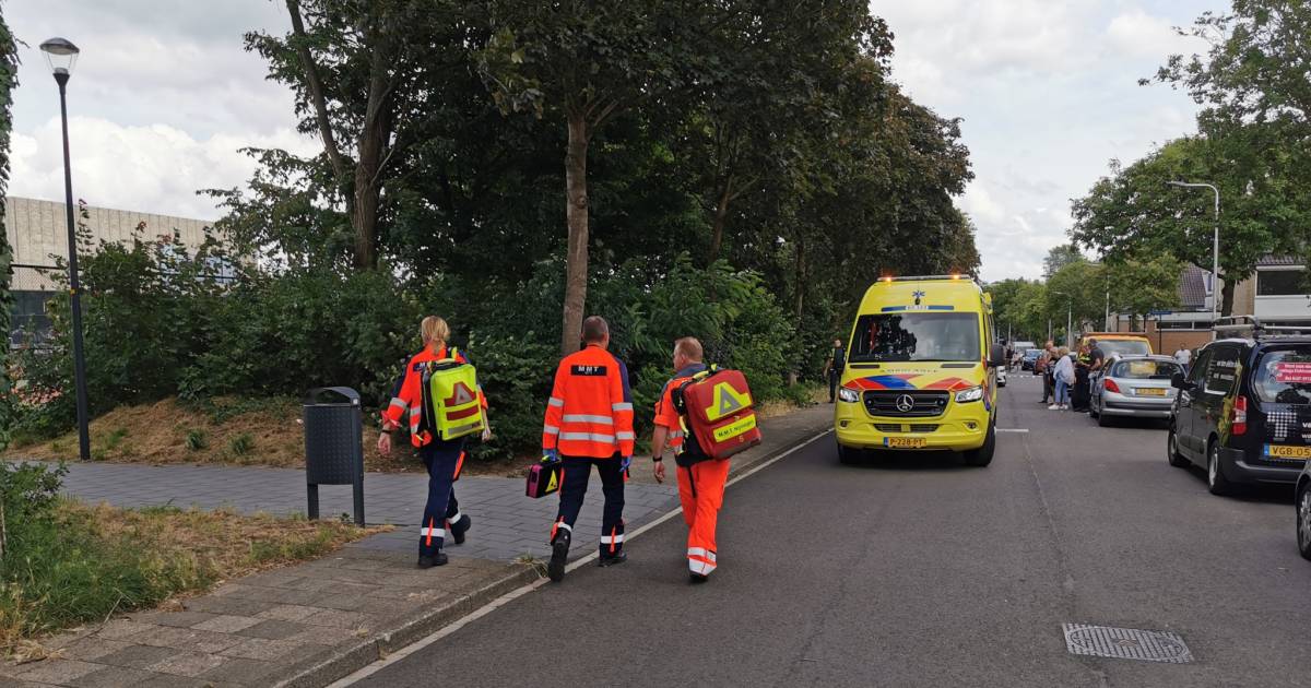 Jongetje op step zwaargewond bij ongeluk Renkum; automobilist rijdt door.
