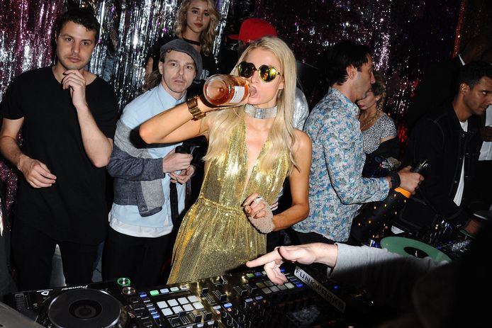 Paris Hilton tijdens een feestje in L.A.