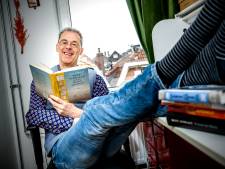 Benny Lindelauf is een gevierd en beroemd schrijver, maar bijna niemand kent hem