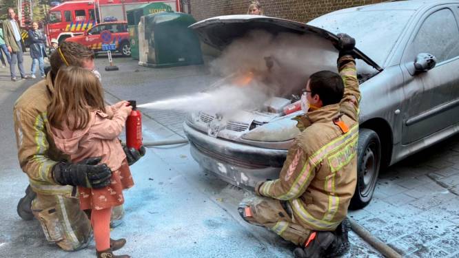 Opendeurdag Ieperse brandweer krijgt extra feestelijk tintje met overhandiging sleutels nieuwe autopomp