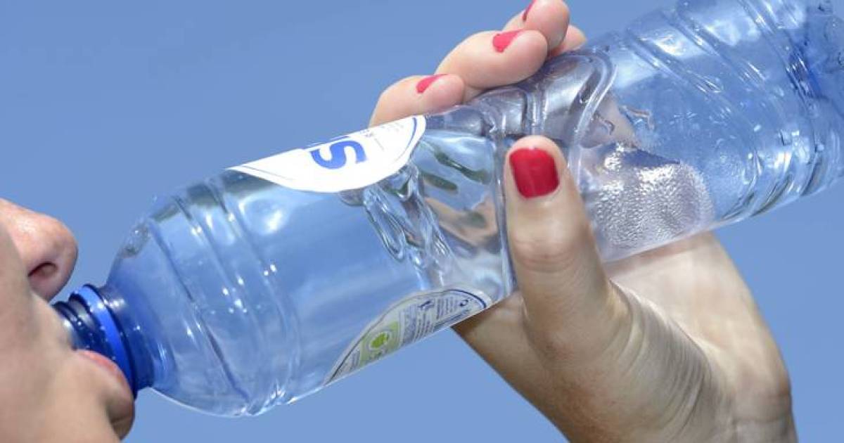 Flesje water kan autobrand veroorzaken Binnenland AD.nl