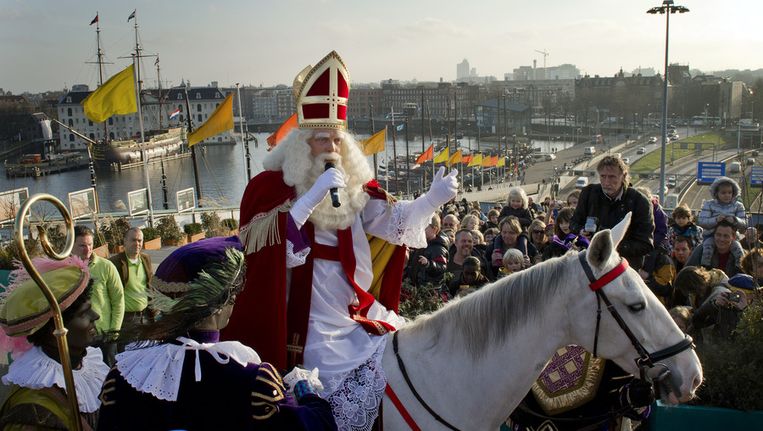 Sinterklaas oefent vast daklopen bij NEMO. © anp Beeld 