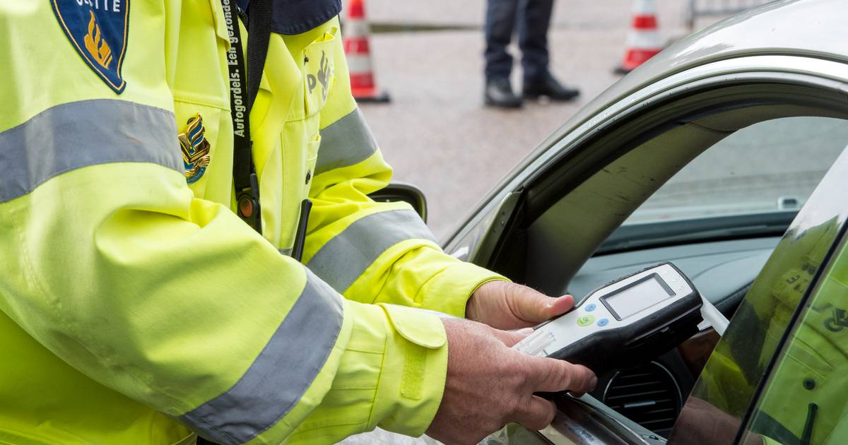 Doorrijden na ongeluk én onder invloed: man is er gloeiend bij in Deventer.