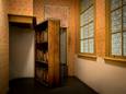 De boekenkast naar het achterhuis in het Anne Frank Huis.