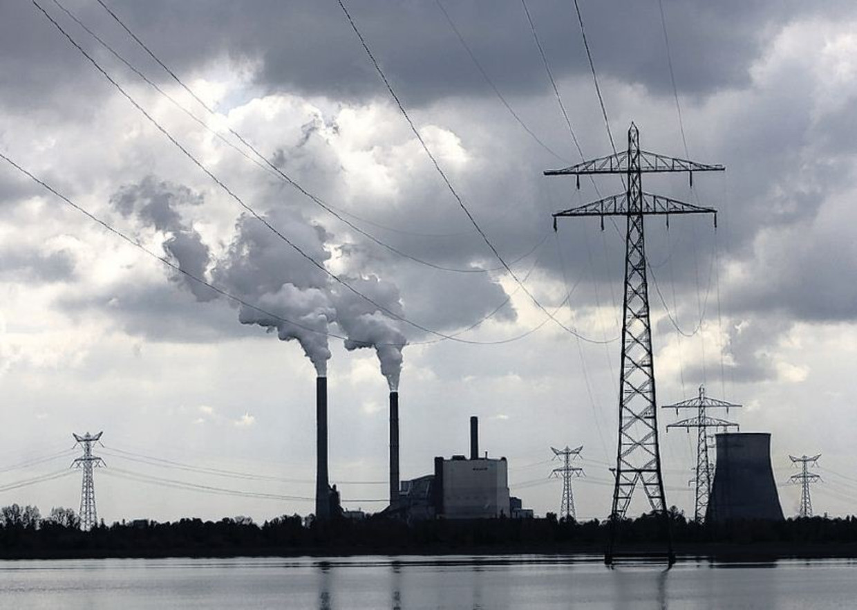 In de Amercentrale van Essent, bij Geertruidenberg, worden kolen en biomassa gestookt. De centrale sluit waarschijnlijk volgend jaar.
