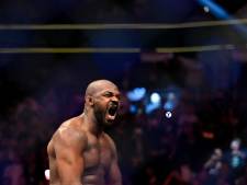 Wat een comeback! MMA-legende Jon Jones vernedert ‘pissige’ Ciryl Gane al na 124 tellen