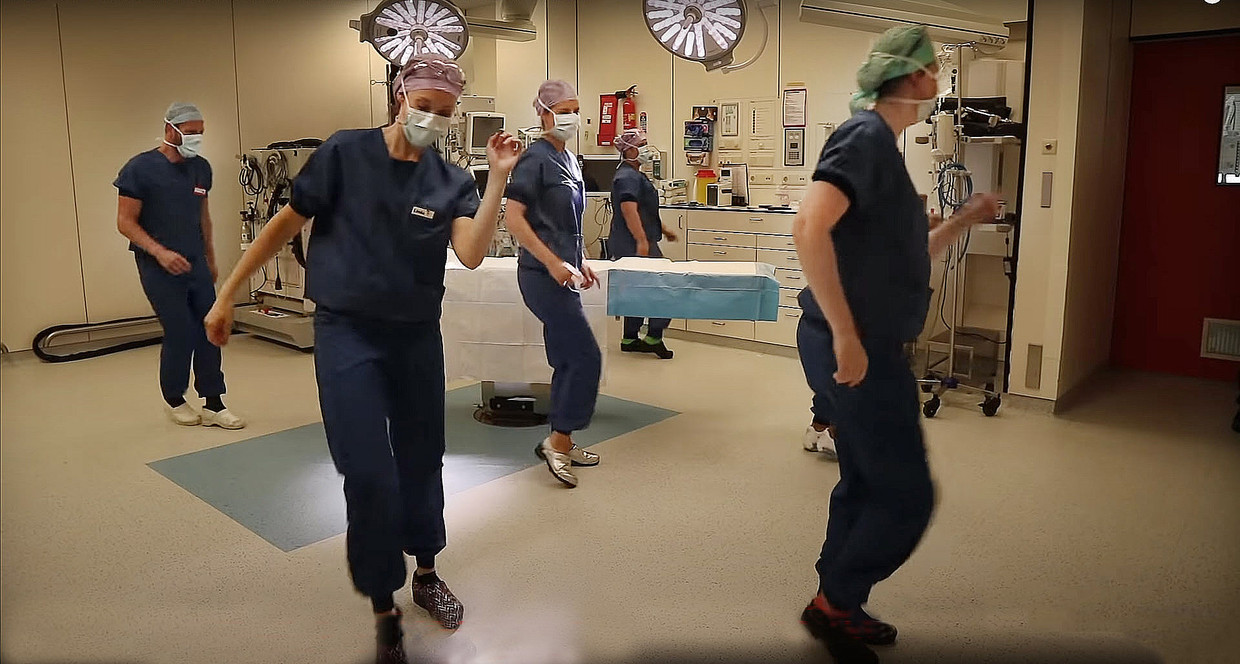 Zorgmedewerkers doen mee aan de Jerusalema Challege. Beeld ter illustratie. Beeld videostill
