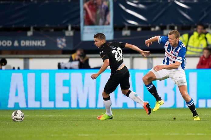 Henk Veerman (r) bij de wedstrijd van Heerenveen afgelopen zaterdag tegen Heracles met Peter van Ooijen.