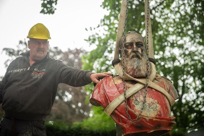 Archiefbeeld. In juni werd het gevandaliseerde beeld van Koning Leopold II in Gent van zijn sokkel gehaald. (30/06/2020)