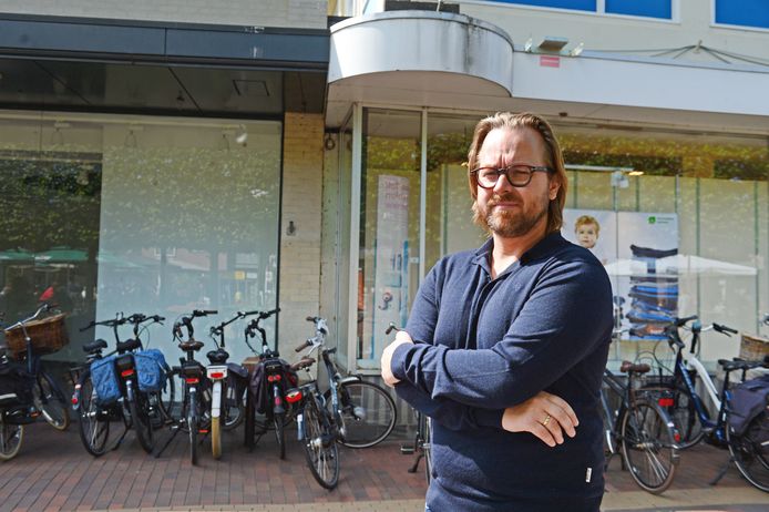 Richard van de Bovenkamp, raadsvolger van partij Democraten.nu, ziet zijn inspanningen beloond worden: „Een geldautomaat vind ik een basisvoorziening in een stadscentrum.”