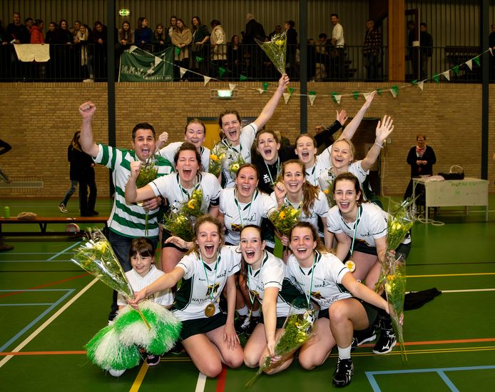 Met de 22-8 zege op DSV zijn de korfbalsters van MKV uit Milheeze gisteren kampioen geworden in de overgangsklasse A van de zaal.
