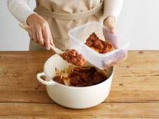 Waarom je nooit warm eten in je koelkast moet stoppen