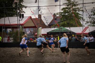 Beach Soccer SV Sprundel groots sportief festijn en ook aan Costa Iglesias was het gezellig