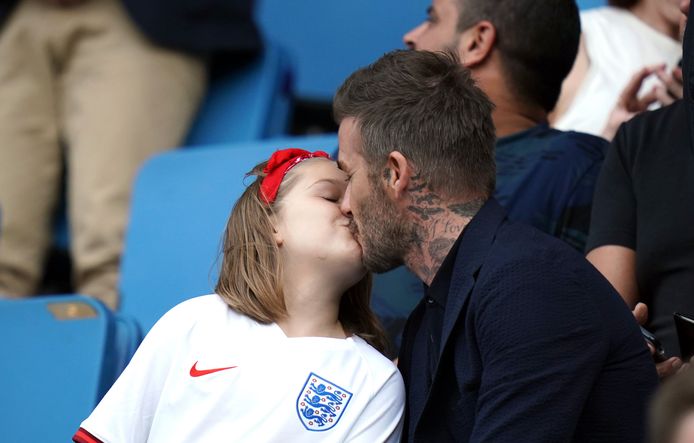 David Beckham kust dochter Harper op de lippen.