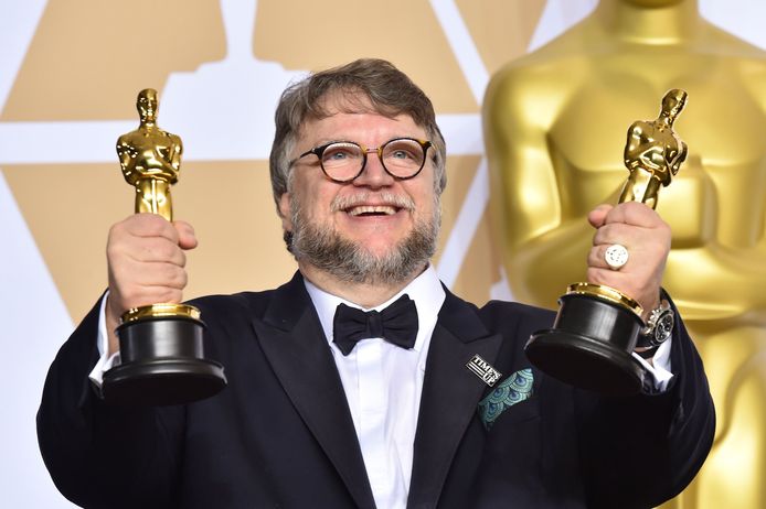Guillermo Del Toro met zijn Oscars voor Beste Regisseur en Beste Film voor ‘The Shape of Water’.