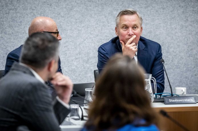 Staatssecretaris Eric van der Burg tijdens het asieldebat in de Tweede Kamer.
