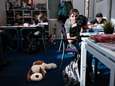 Schoolhond Teddie maakt snel vriendjes in de brugklas in Zevenaar 