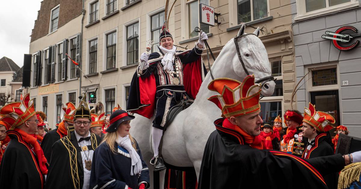 Breda vol met carnavalsvierders op zaterdagavond gemeente riep op niet