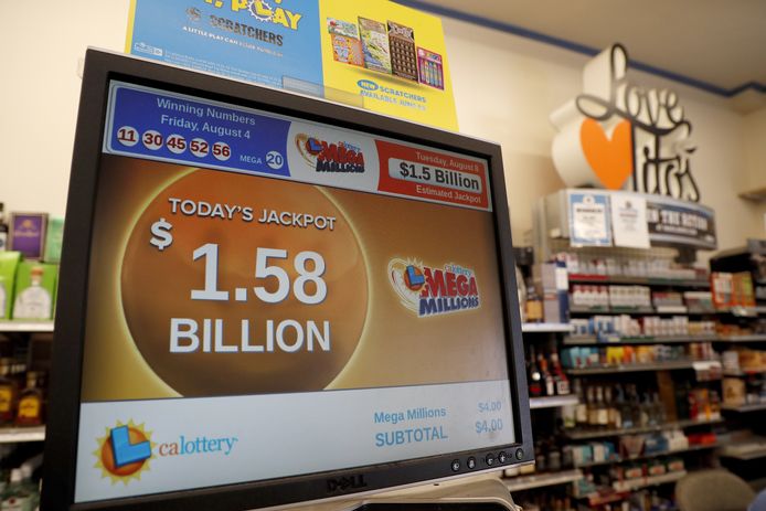 Een digitaal display toont de grootste Mega Millions loterij jackpot van $ 1,5 miljard bij een donut winkel in Oakland, Californië.