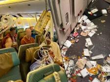 Des passagers soulagés arrivent à Singapour après le “vol fou” qui a fait une victime