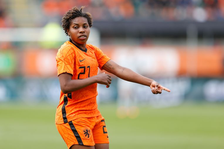 Lineth Beerensteyn speelde in april met Oranje tijdens een oefenwedstrijd tegen Zuid-Afrika. Binnen de Nederlandse ploeg neemt zij de positie van Shanice van de Sanden over. Beeld Pro Shots / Toon Dompeling