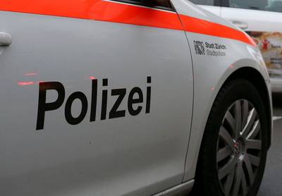 “Bombe sexuelle”, “rêve d’hommes”: un policier harcèle une jeune touriste à Zurich et perd son emploi