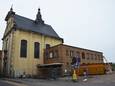 De afbraak van het zijgebouw aan de Hospitaalkapel in Ninove is gestart.