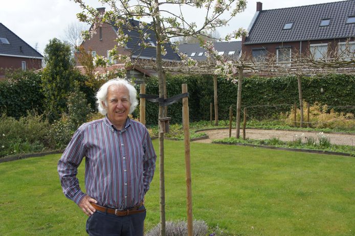 Leen van Driel, auteur van het boek 'Als oorlog het dorp overvalt'