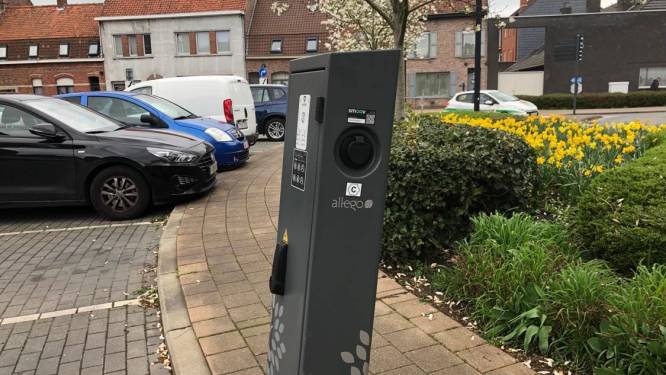 Aanvraag voor achttien extra laadpalen: “Geselecteerd op basis van woonclusters waar we verwachten dat de nood het hoogst zal zijn”