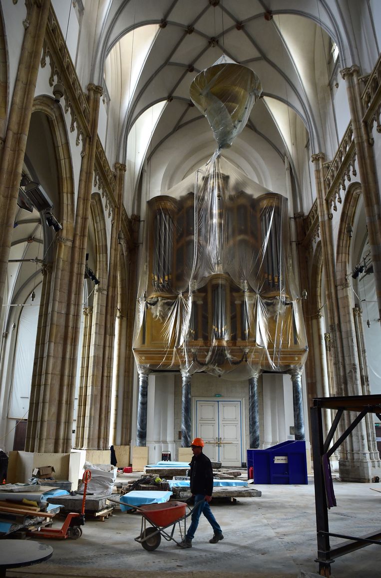 Het ingepakte orgel van de Eusebius. Beeld Marcel van den Bergh / de Volkskrant