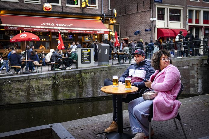 Verkeersopstopping Meander Fahrenheit Amsterdamse horeca moet 'coronaterrassen' in de herfst weghalen | Amsterdam  | AD.nl