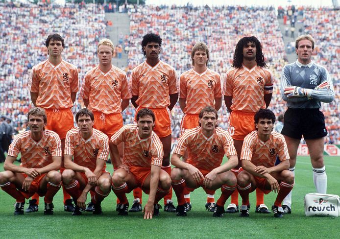 instant Beg Succes Het 'goudvissenshirt': schokkend in 1988, nu het populairst van allemaal |  Acties | AD.nl