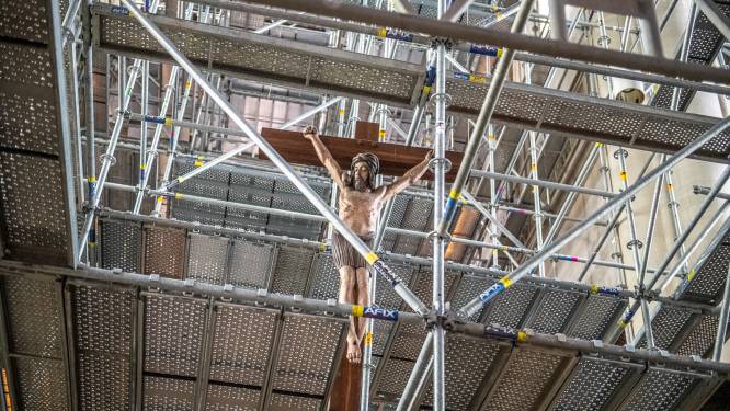 KIJK Zo ziet de Sint-Jozefskerk er vanbinnen uit: “Jezus Christus tussen de stellingen”