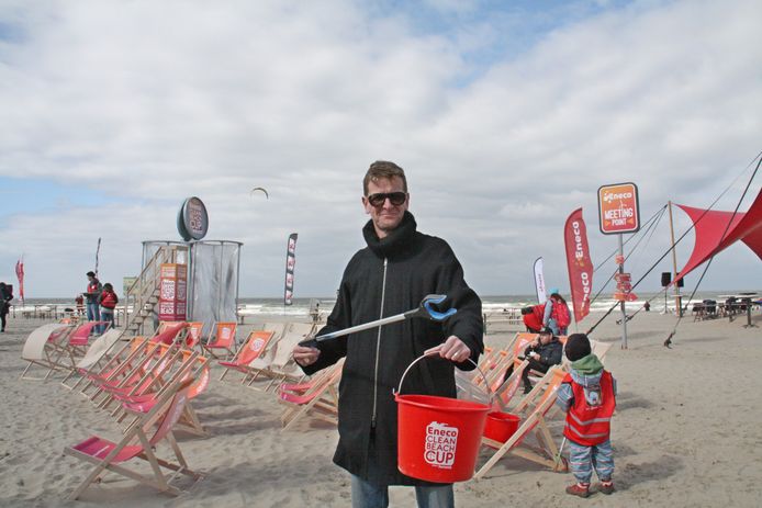 Eneco Clean Beach Cup in Koksijde. Foto: ambassadeur Piet Goddaer van Ozark Henry