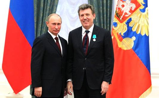 Serhi Kivalov kreeg in 2013 een onderscheiding van Vladimir Poetin.