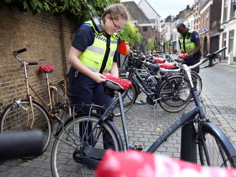 Hardere aanpak fout gestalde fiets in Breda leidt tot stress: ‘Is het eerlijk om te handhaven als er geen alternatief is?’