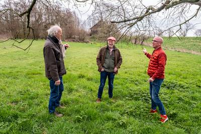 Ook zonder De Veldschuur houdt Overasselt zijn hippieachtige festivalletje aan de Maas