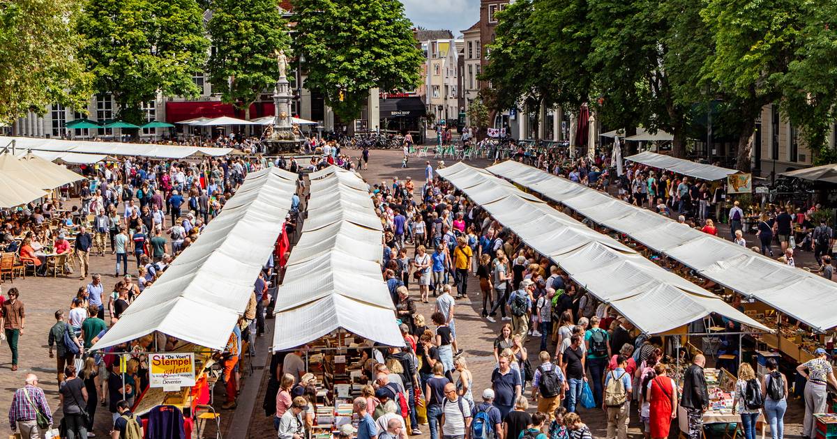 Deventer Boekenmarkt 'uitgekleed': 300 kramen minder en de Brink blijft leeg | Deventer | destentor.nl