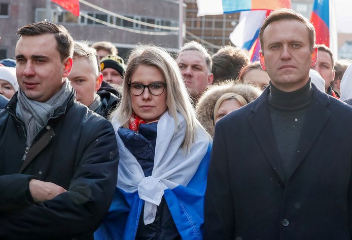 Alexei Navalny nel febbraio 2020 con Ivan Yadanov durante una manifestazione di protesta a Mosca.  Nella foto è anche mostrato l'avvocato 33enne Lyubov Sobol.  Recentemente è stata condannata a limitare la libertà di movimento.
