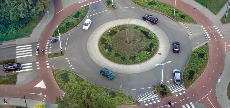 Ergernis over wildgroei aan rotondes: ‘Hoe heeft iemand dit kunnen bedenken?’