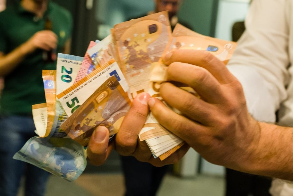 payday loans and check cashing store
